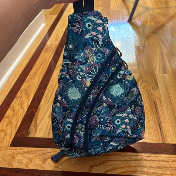 Sakroots turtle print sling bag - Picture 3 of 9